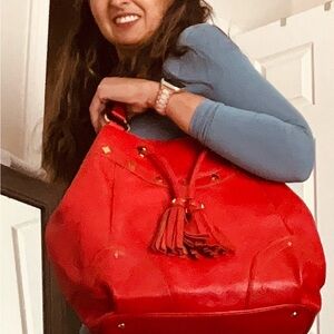 MCM Leder Tote Bag in rot, ungetragen mit Original Staubbeutel, goldene Hardware